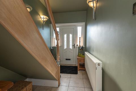 3 bedroom semi-detached house for sale, Hammerstones Road, Elland