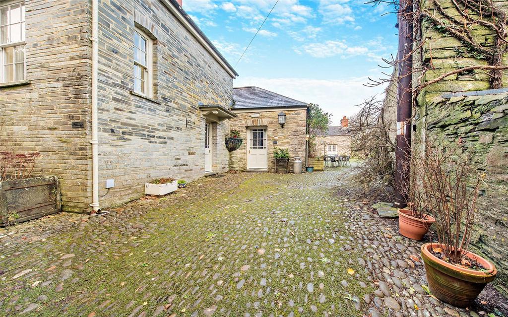 Cottages Courtyard