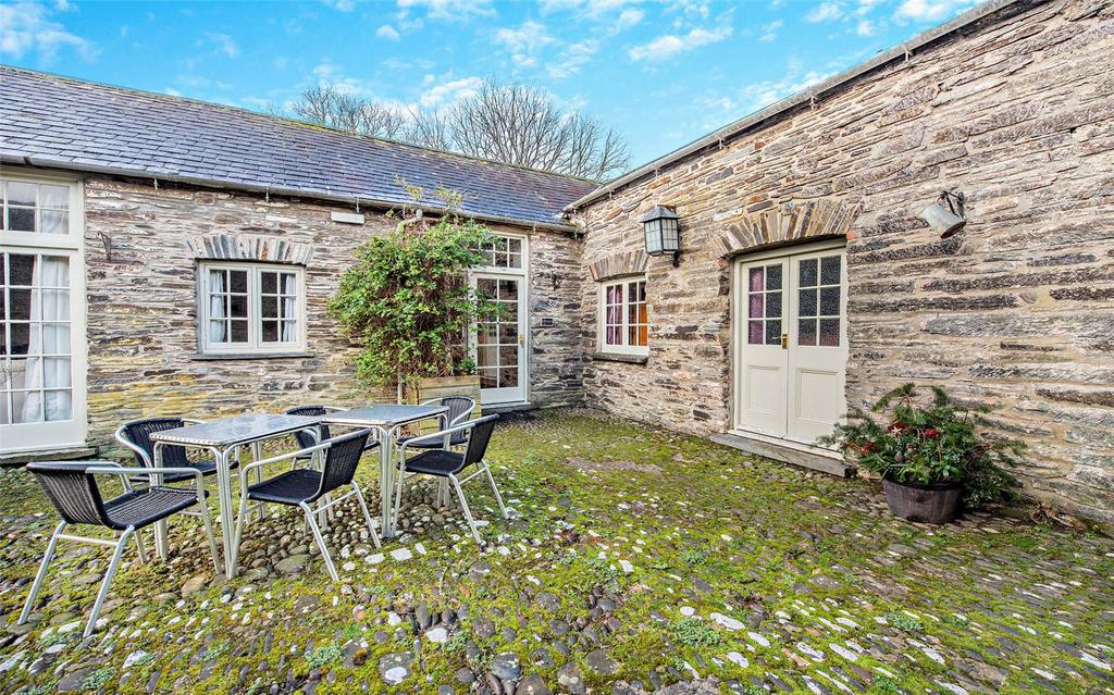 Cottages Courtyard