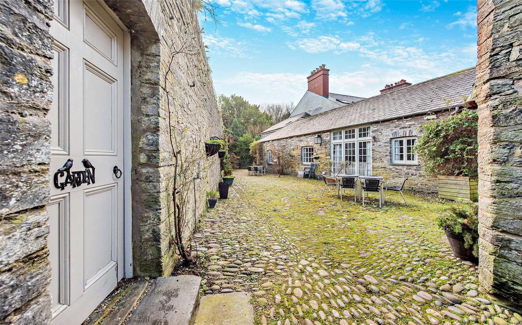 Cottages Courtyard