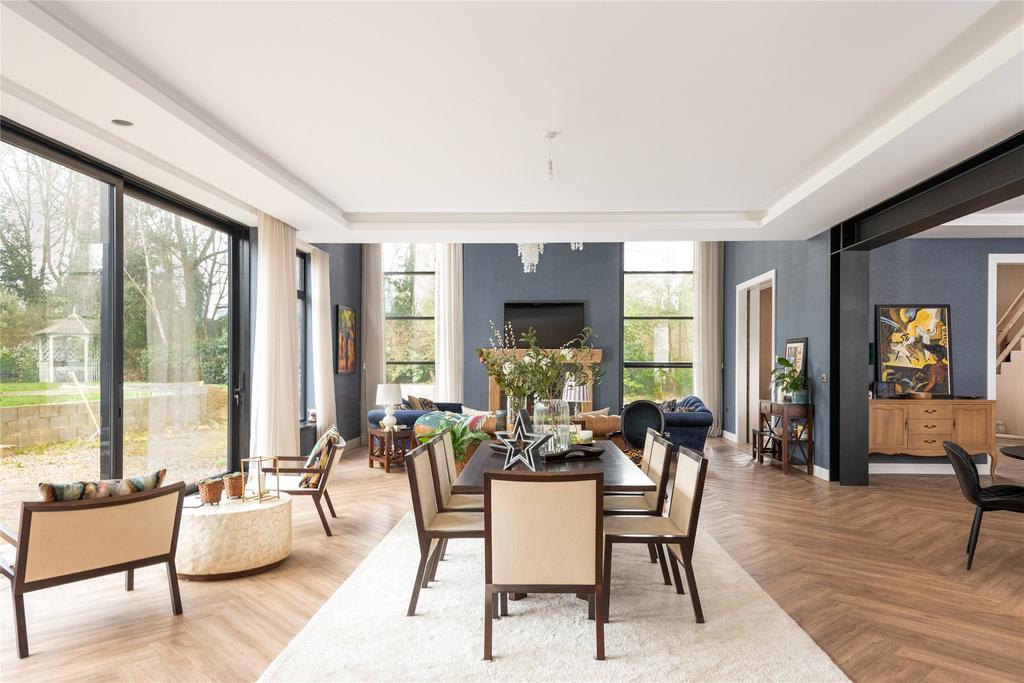 Sitting/Dining Room