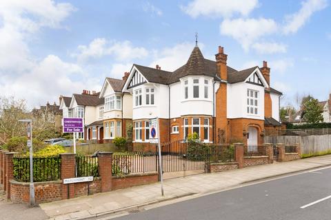 91 Queens Road, Richmond, TW10 6HJ