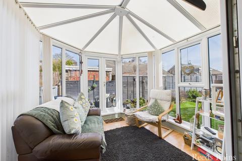 3 bedroom bungalow for sale, West Garth Gardens, Scarborough YO11