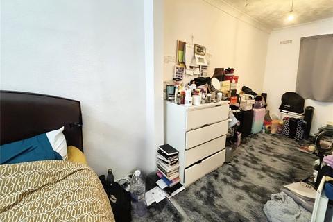 4 bedroom house to rent, Milton Road, Hampshire SO15