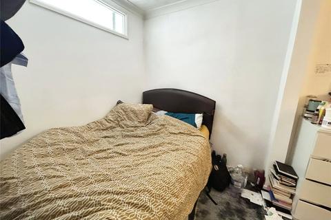4 bedroom house to rent, Milton Road, Hampshire SO15
