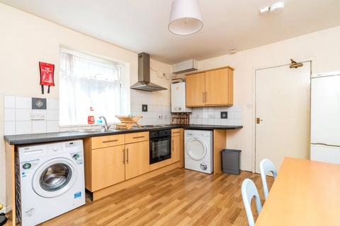 3 bedroom terraced house to rent, Ordnance Road, Hampshire SO15