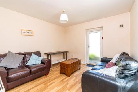 3 bedroom terraced house to rent, Ordnance Road, Hampshire SO15