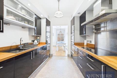3 Castle Crescent, Scarborough, YO11 1QZ