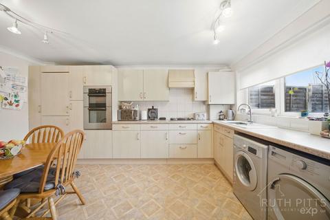 83 Arncliffe Drive, Knottingley, WF11 8SS