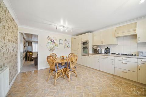 83 Arncliffe Drive, Knottingley, WF11 8SS