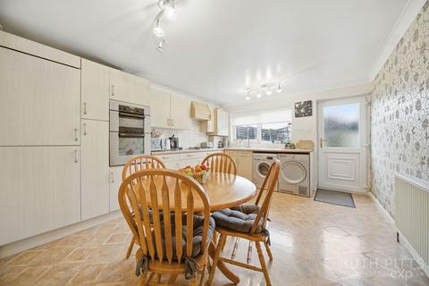 83 Arncliffe Drive, Knottingley, WF11 8SS