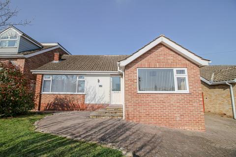 3 bedroom detached bungalow to rent, Almond Walk, Gedling, Nottingham