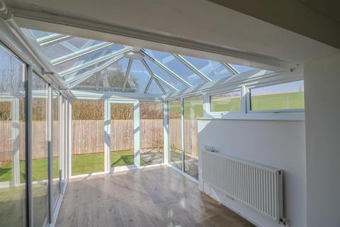 3 bedroom detached bungalow to rent, Almond Walk, Gedling, Nottingham