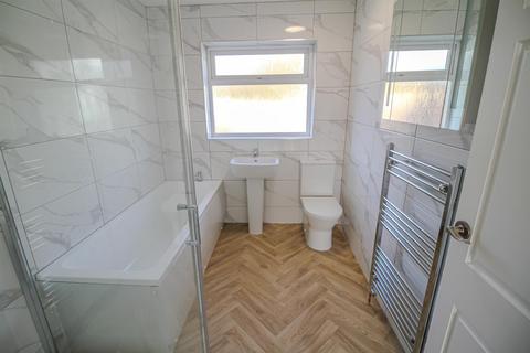 3 bedroom detached bungalow to rent, Almond Walk, Gedling, Nottingham