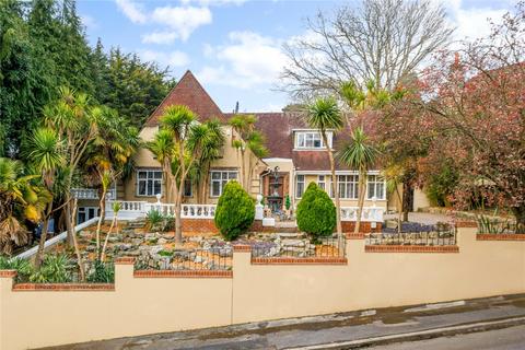 4 Benellen Road, Bournemouth, BH4 9LZ
