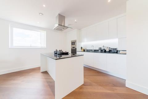 3 bedroom apartment to rent, Gateway Tower, Royal Victoria E16