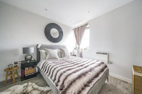 2 bedroom flat for sale, Victoria Road, Acton