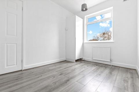 39 Roydene Crescent, Leicester, LE4 0GN
