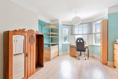 153 Hook Road, Epsom, KT19 8TU