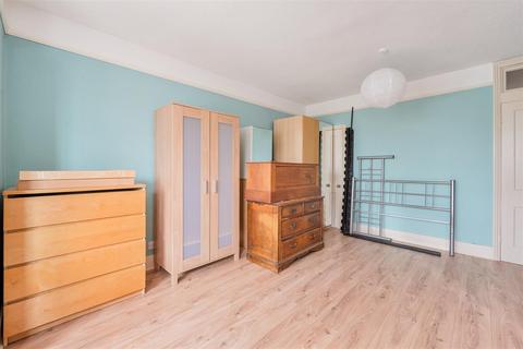 153 Hook Road, Epsom, KT19 8TU