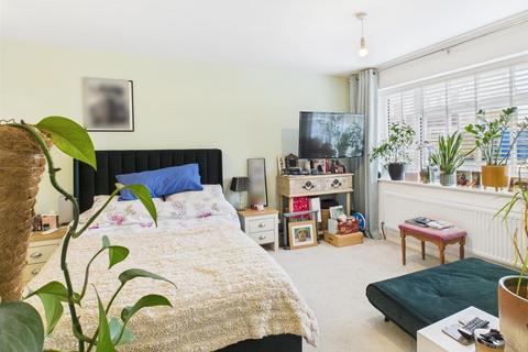 8 Dovecote Close, Haddenham, Aylesbury, HP17 8BS