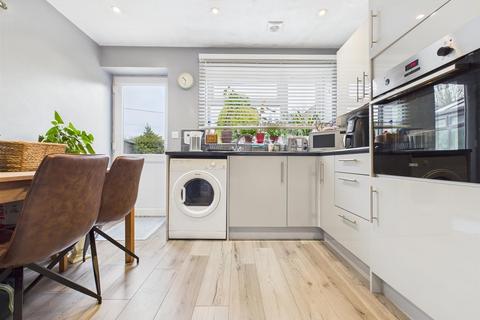 8 Dovecote Close, Haddenham, Aylesbury, HP17 8BS