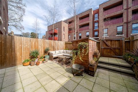 3 bedroom maisonette for sale, Leyton Green Road, London