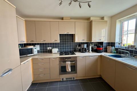 2 bedroom flat for sale, Snowberry Road, Newport