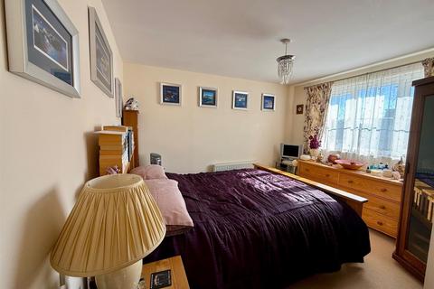 2 bedroom flat for sale, Snowberry Road, Newport