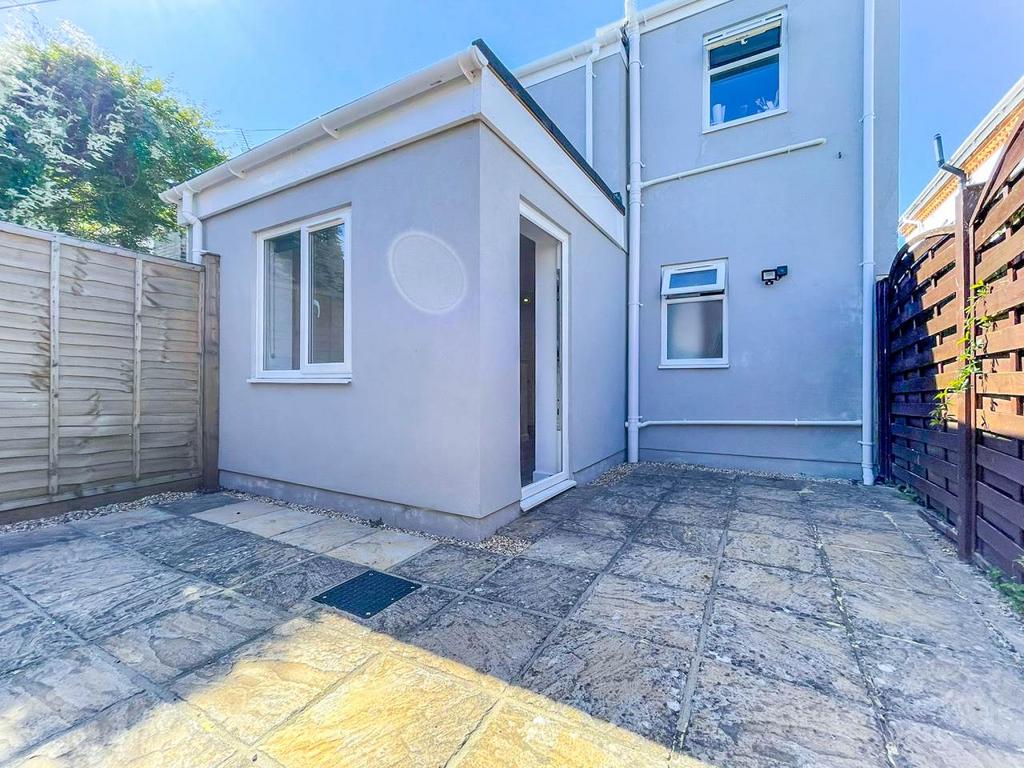 3, 123 parkwood gard
