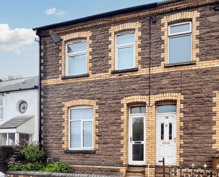 3 Bedroom End Terrace Property for Rent