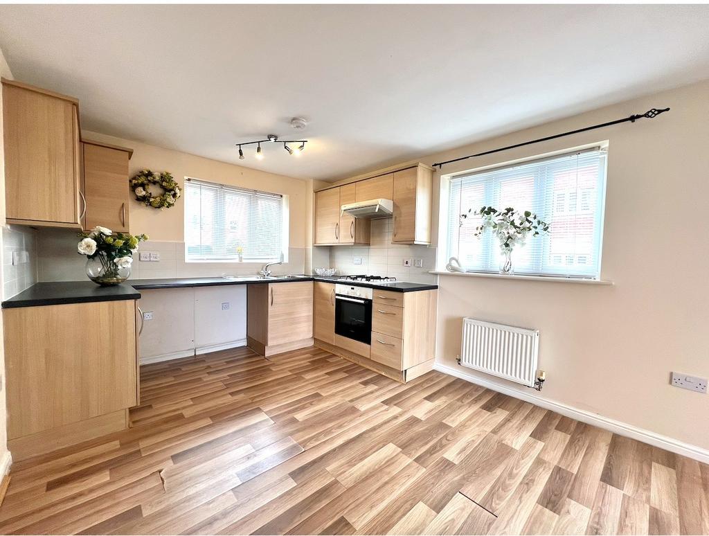 RIVERSIDE Location, GROUND FLOOR 2 Bed APARTMENT