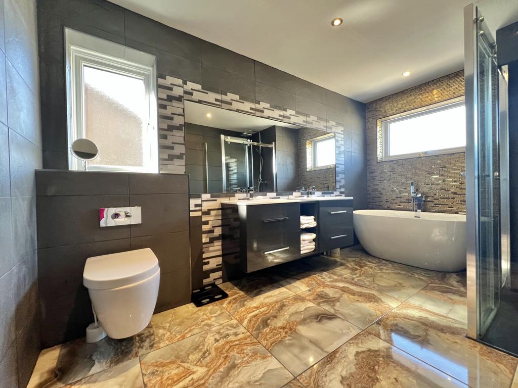 HIGH SPECIFICATION, 3 Bedroom Home situated in a