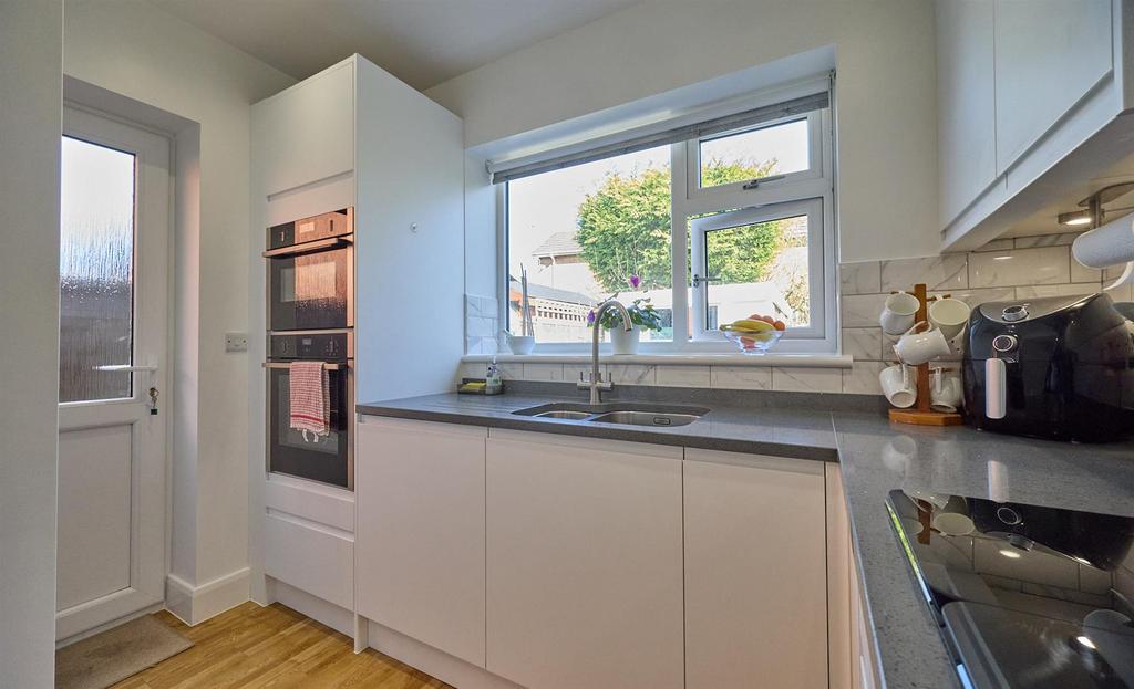 L shaped kitchen diner