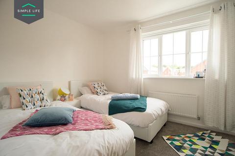 2 bedroom semi-detached house to rent, Merchant Avenue, Bury St. Edmunds