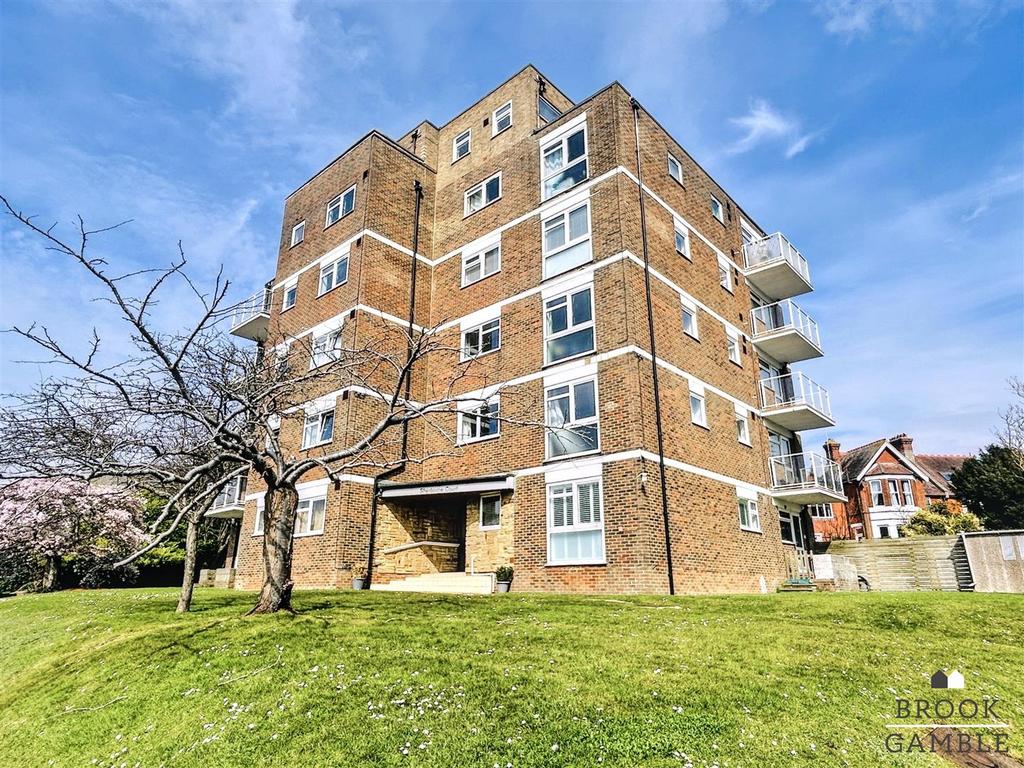 Upperton Road, Eastbourne BN21 1 bed apartment - £119,950