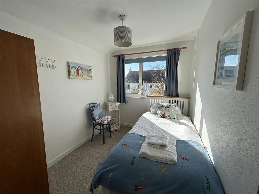Bed 3.JPG