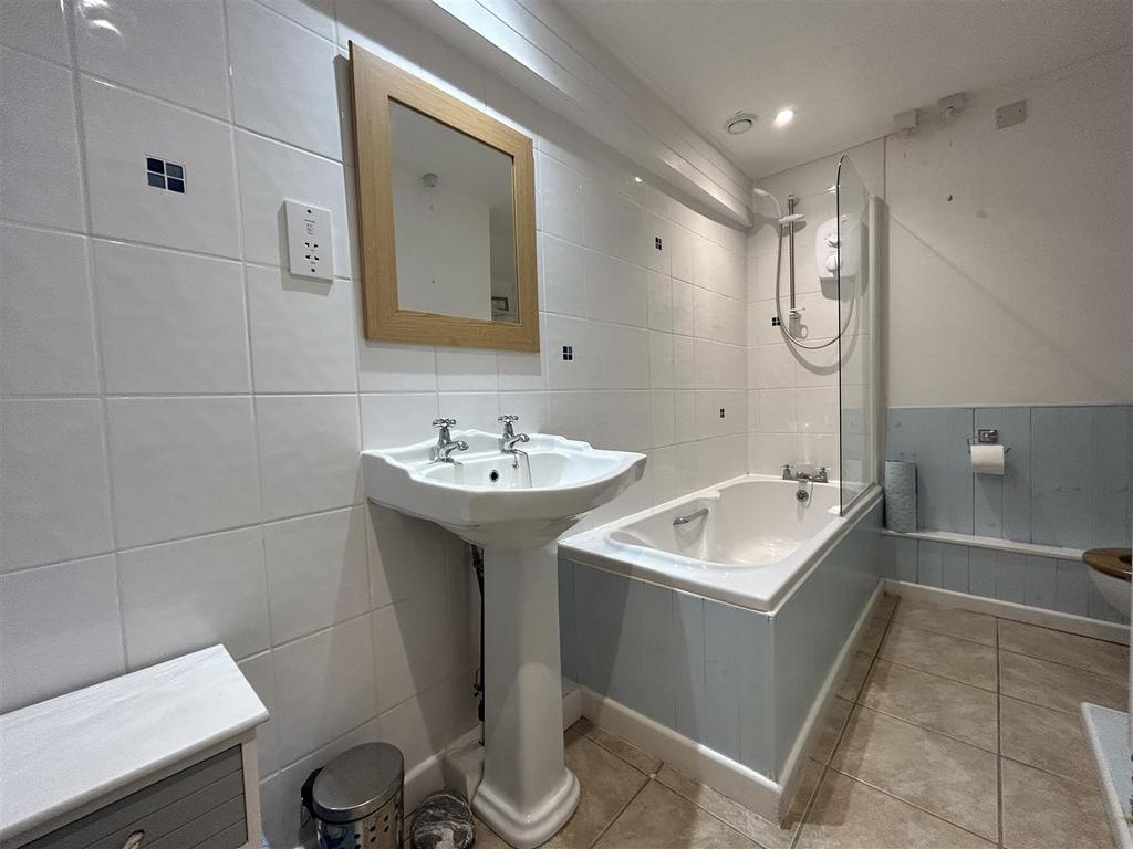 Bathroom.JPG