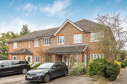 2 bedroom maisonette for sale, Maple Court, Chertsey Road, Ashford, TW15