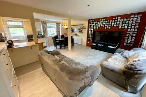 3 bedroom semi-detached house for sale, Hartsfield Road, Luton, Bedfordshire, LU2