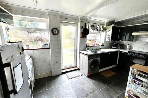 43 Bridge Road, Chessington, KT9 2RX