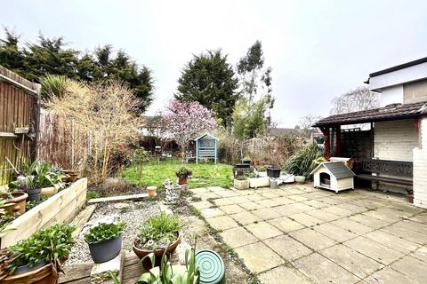 43 Bridge Road, Chessington, KT9 2RX