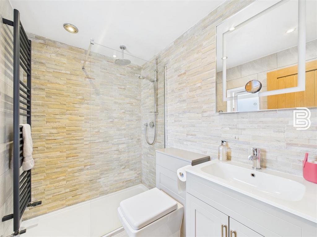 Ensuite 1.jpg