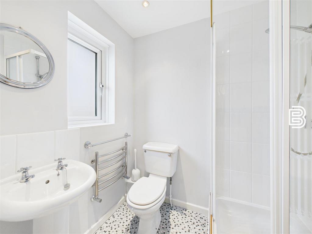 Ensuite 2.jpg