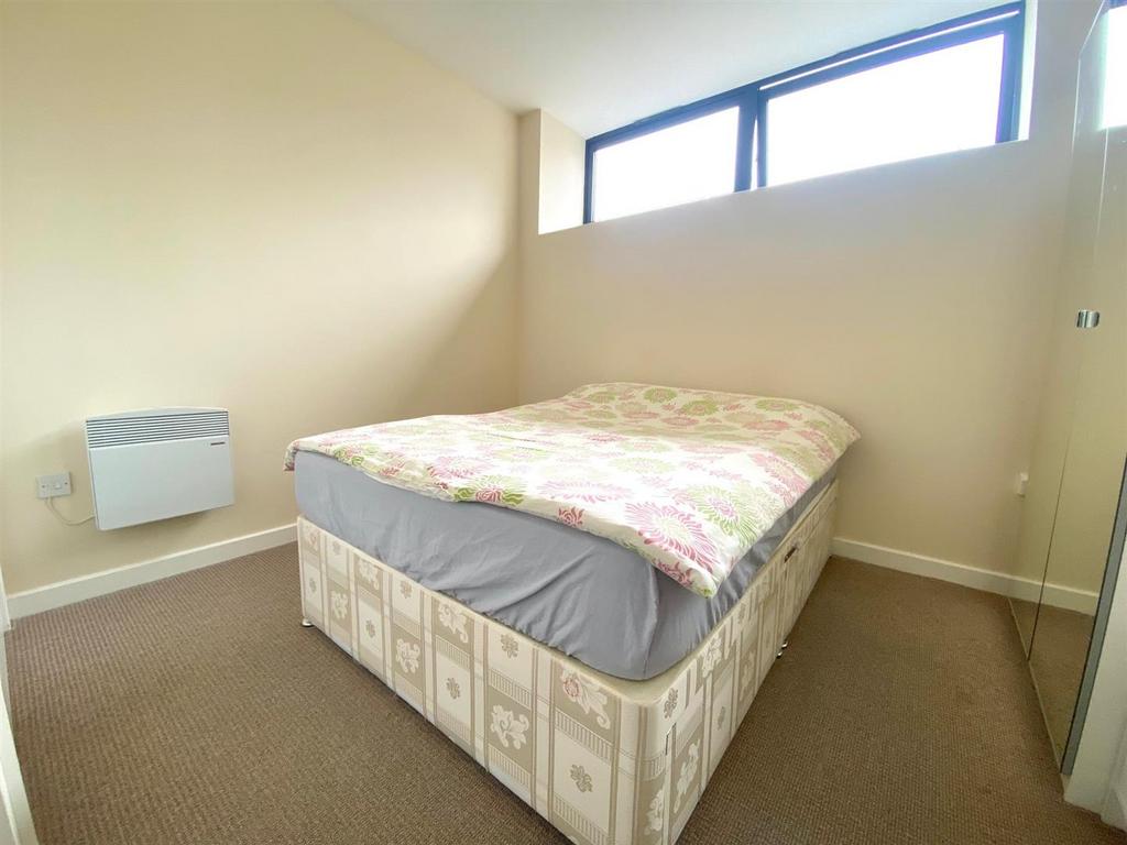 Bedroom 1.jpg