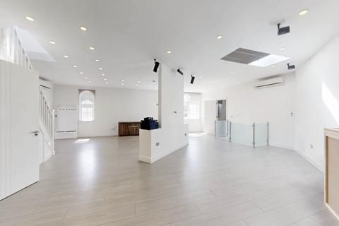 6 bedroom detached house for sale, Crooked Usage, London N3
