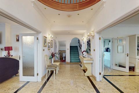 6 bedroom detached house for sale, Crooked Usage, London N3