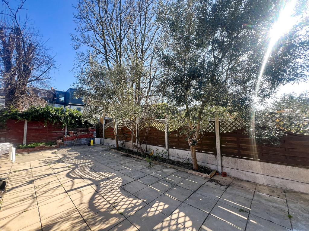 Malta Rd E10