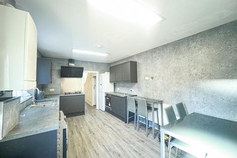4 bedroom terraced house to rent, Malta Road, London, E10