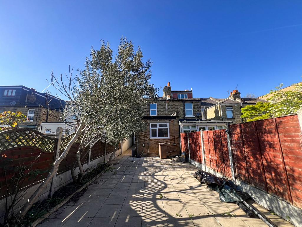 Malta Rd E10